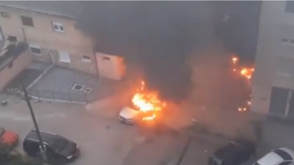Синоћ у Мостару изгорјела три аутомобила
