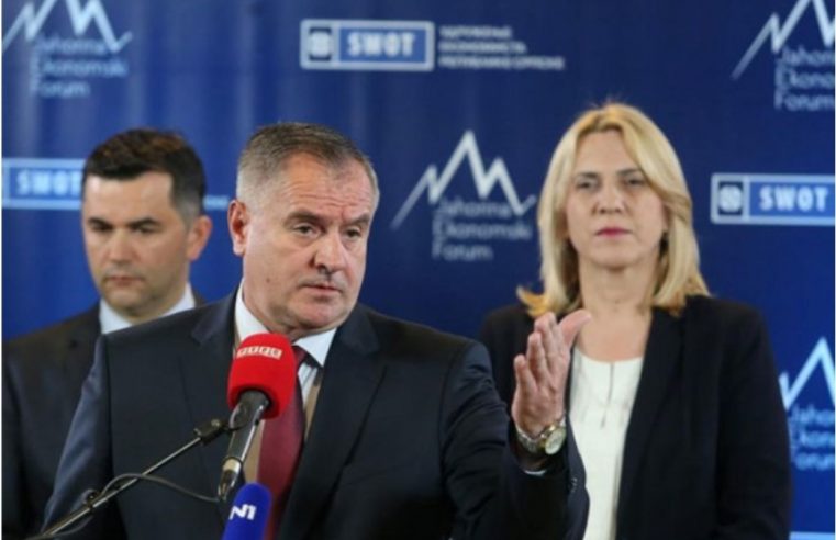 Премијер Вишковић и министри у Влади Српске из буџета купују нова одијела, кошуље и кравате