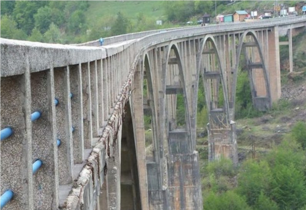 (УЖАС) Тринаестогодишњи дјечак се бацио са моста на Ђурђевића Тари!