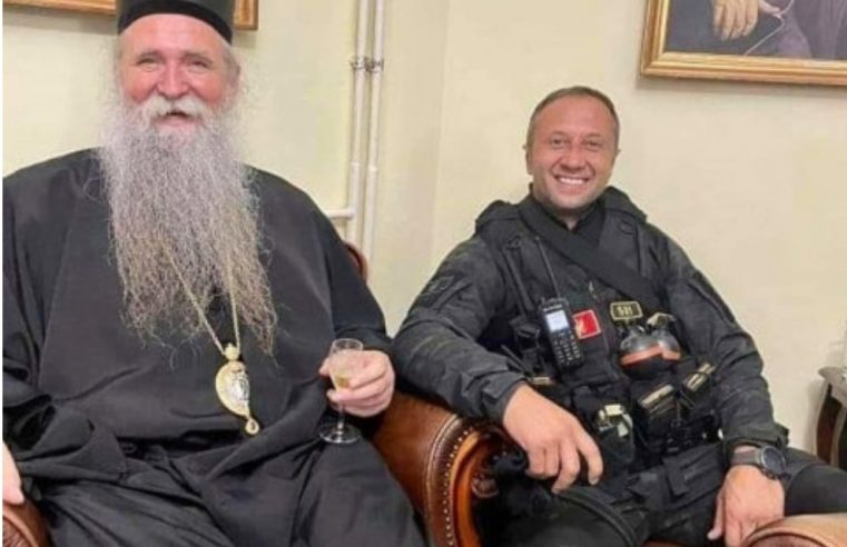 (ВИДЕО) Специјалац који се јутрос прекрстио испред Цетињског манастира, објавио фотографију са митрополитом Јоаникијем