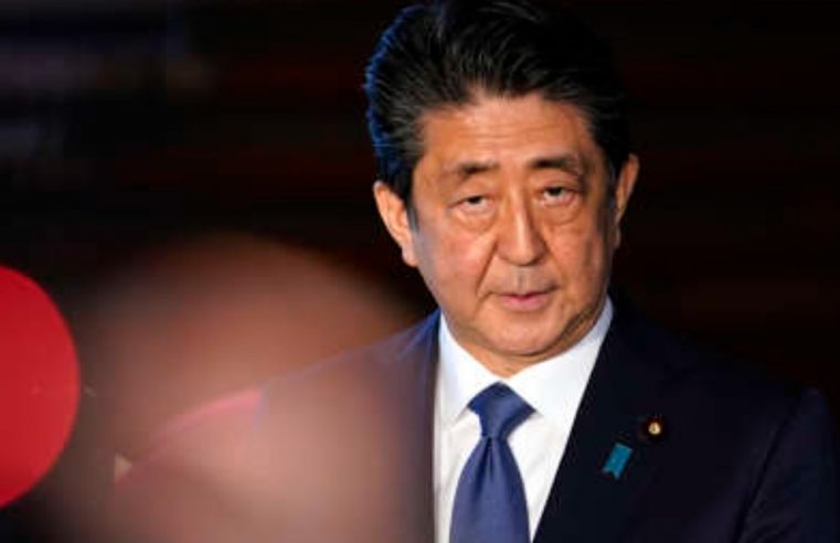 Пуцано на бившег премијера Јапана
